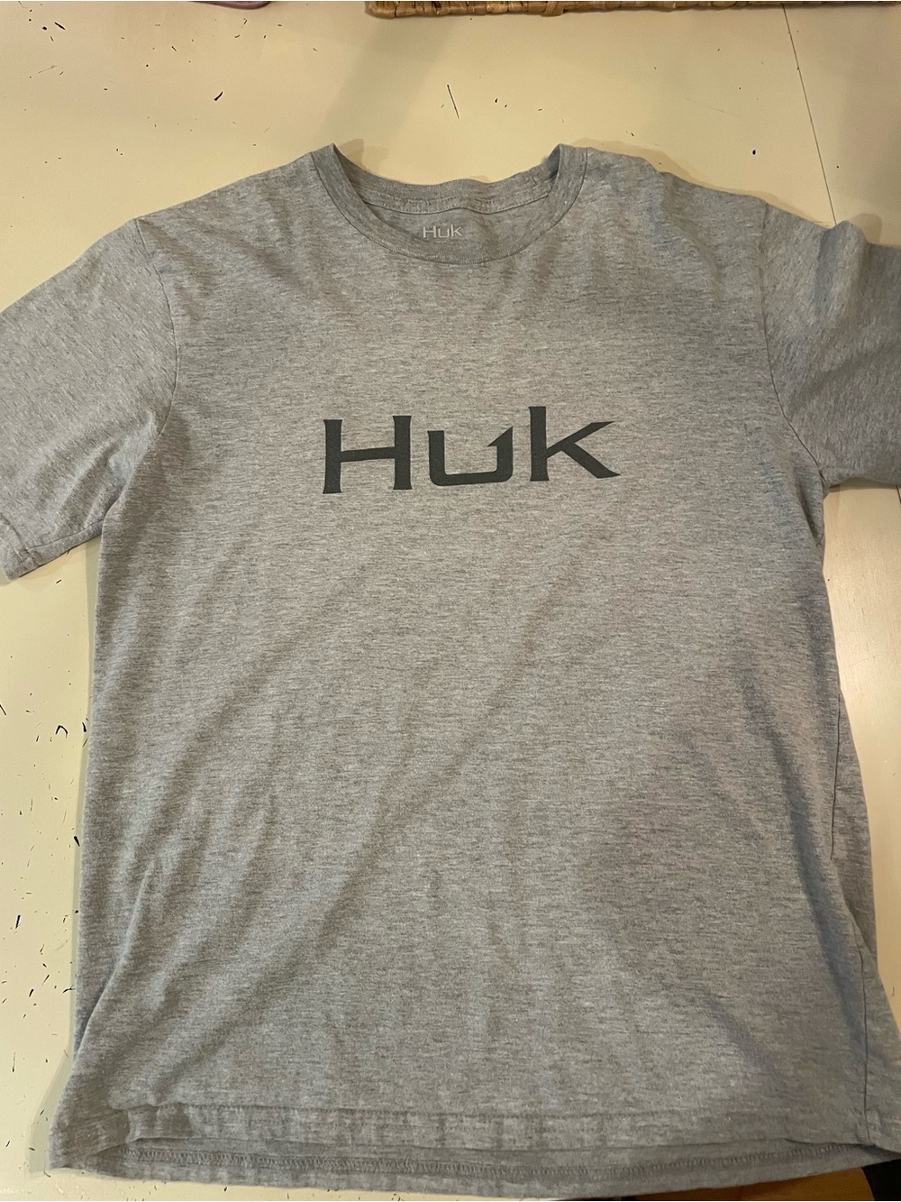 Huk Short-Sleeve Logo Tee in Heather Gray